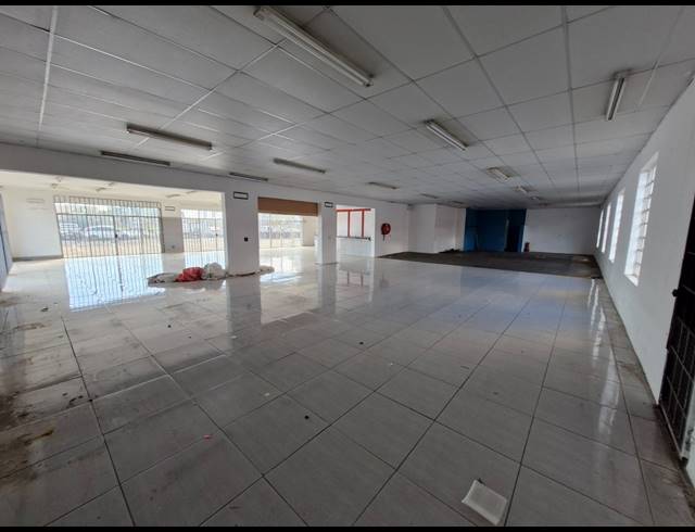 1,200M² RETAIL TO LET IN BEYERS PARK